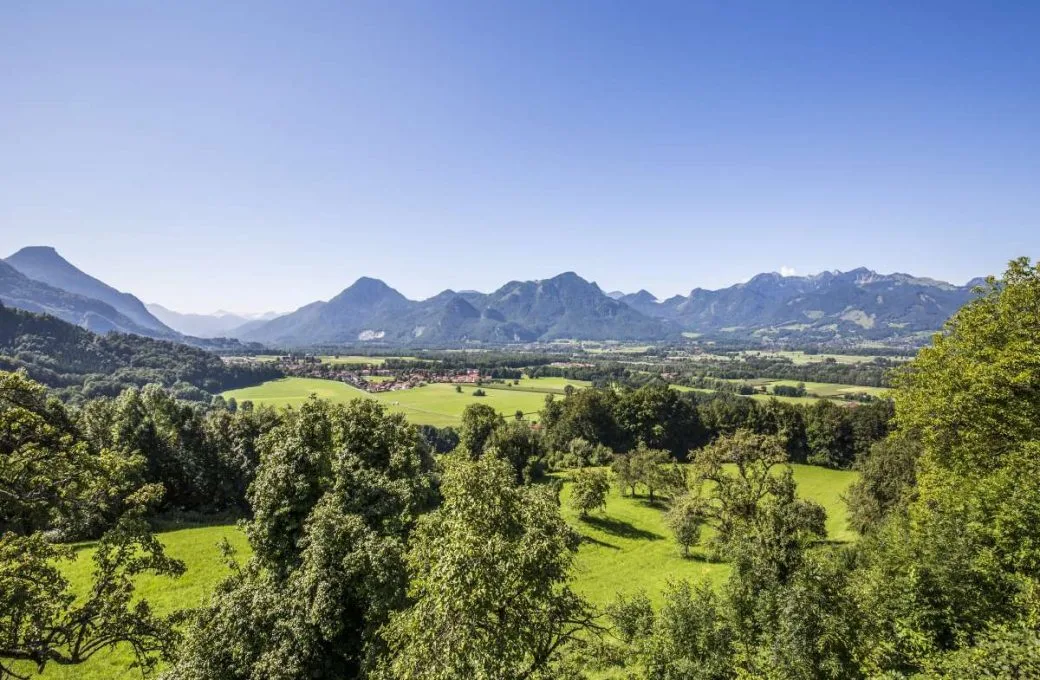 Blick auf das Inntal mit malerischer Bergwelt © Chiemsee-Alpenland Tourismus